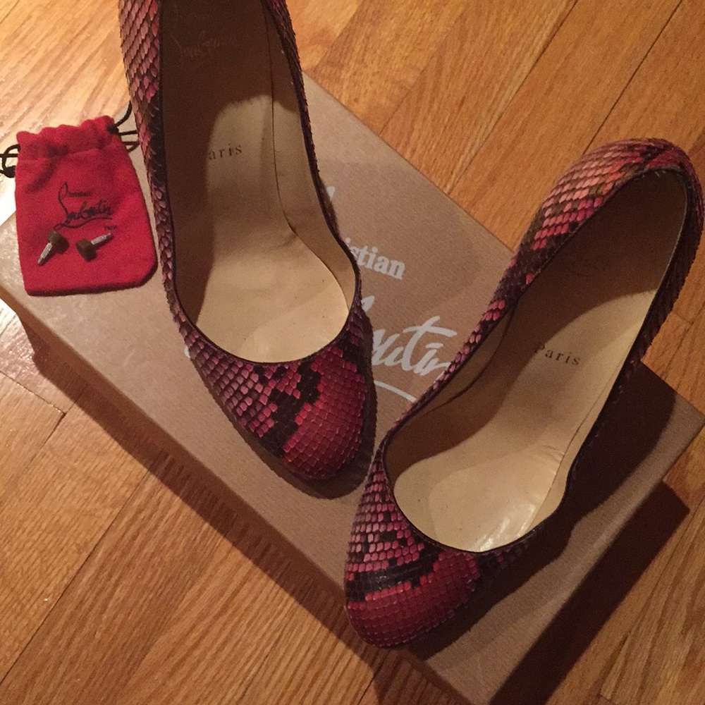 Christan Louboutin 120 Python Simple Pump 39.5 - image 2